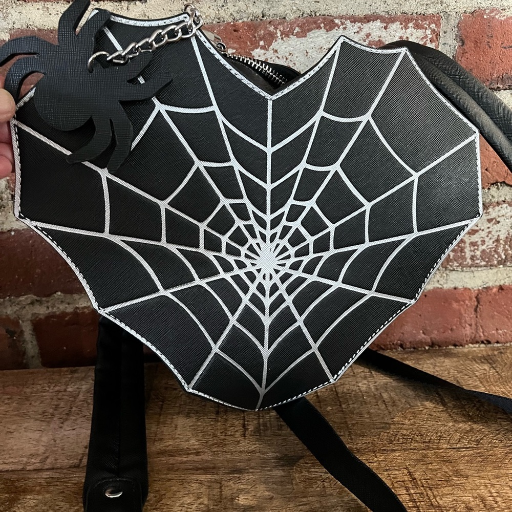Mad engine, spider heart backpack perfect for Halloween NWT - Picture 4 of 5